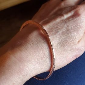 Stackable Hammered Double Canted Angle Bangles (style: 10 Gauge, size: large)