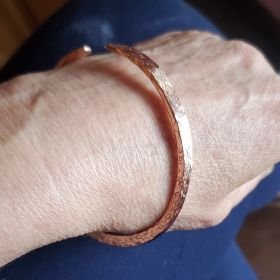 Stackable Hammered Double Canted Angle Bangles (style: 6 Gauge, size: medium)